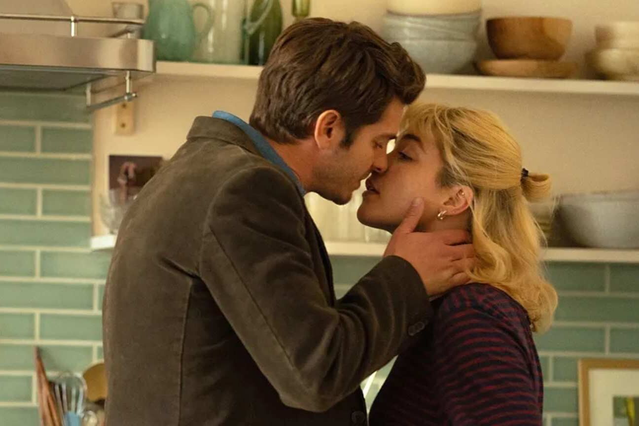 Andrew Garfield e Florence Pugh continuaram performando cena sexual mesmo depois do 'corta'
