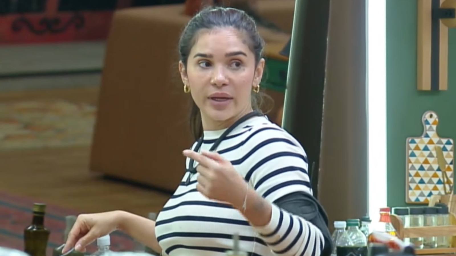 Gizelly Bicalho em A Fazenda 16; ela foi criticada por Fernando - Foto: Record