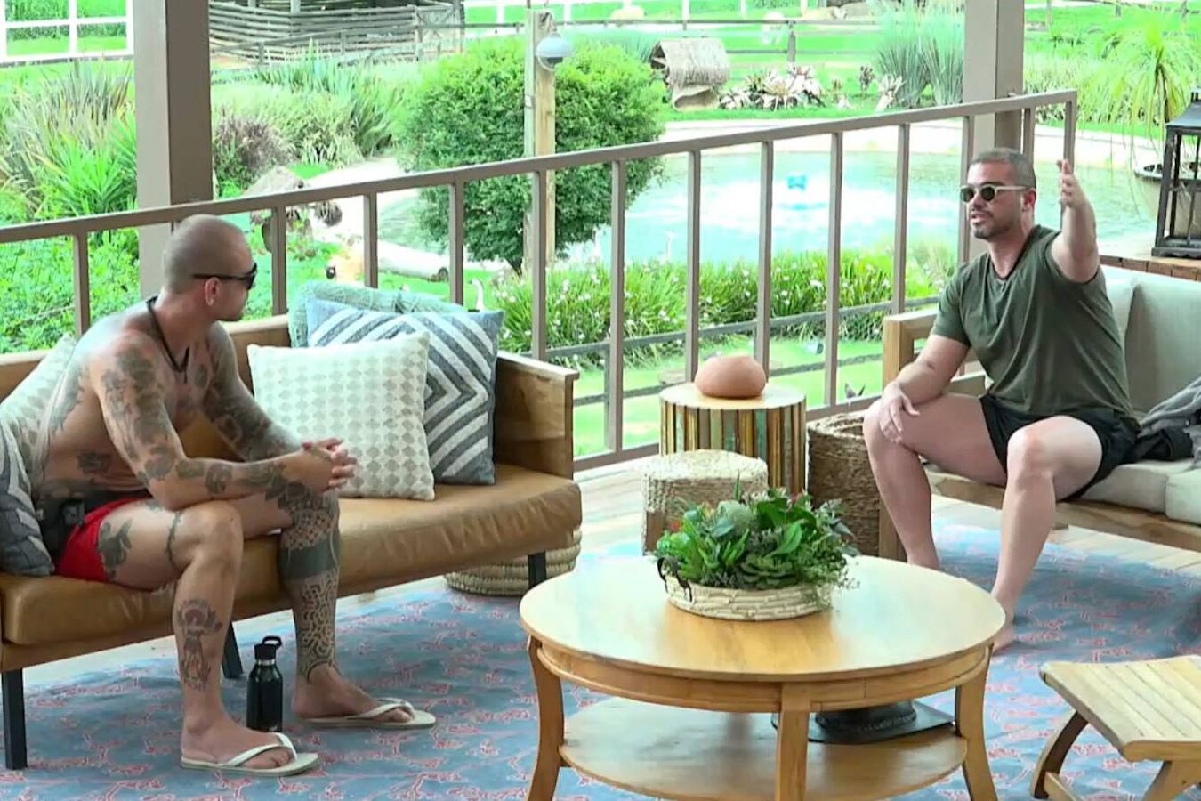 Yuri Bonotto conversa com Sidney Sampaio em A Fazenda 16 - Foto: Record