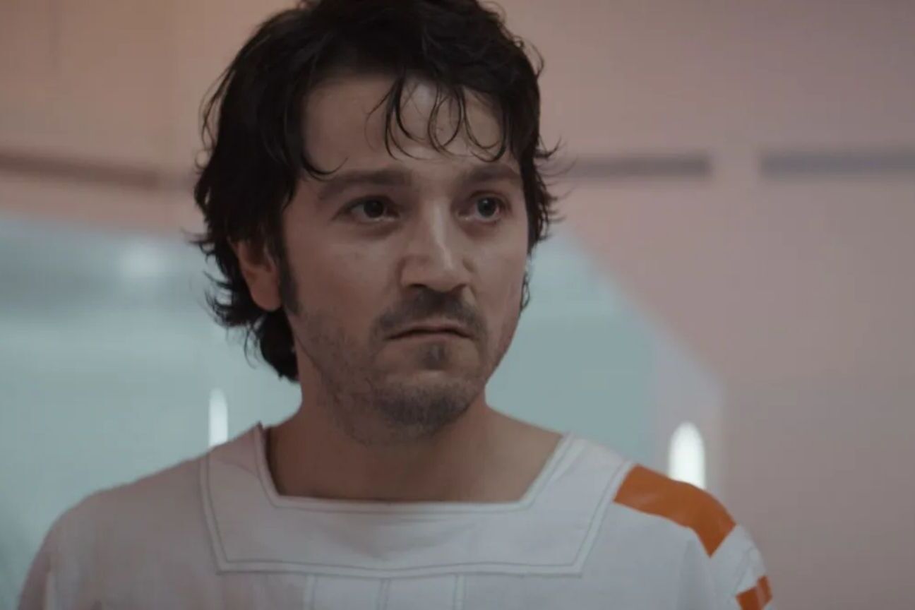 Tony Gilroy revela maior liberdade criativa em “Andor” para a segunda temporada