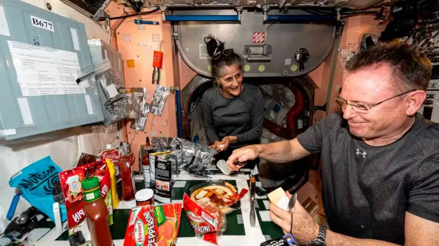 Astronautas da Nasa enfrentam problemas de saúde na ISS após 153 dias no espaço