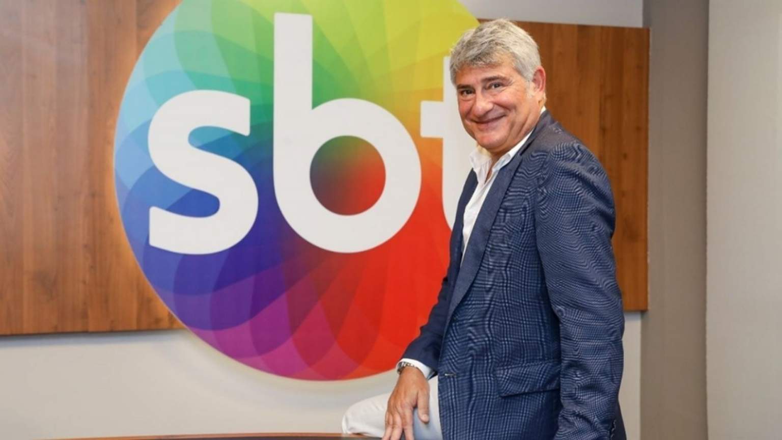 Após saída de Cléber Machado no Arena SBT, quem vai ocupar a vaga do jornalista? Descubra!