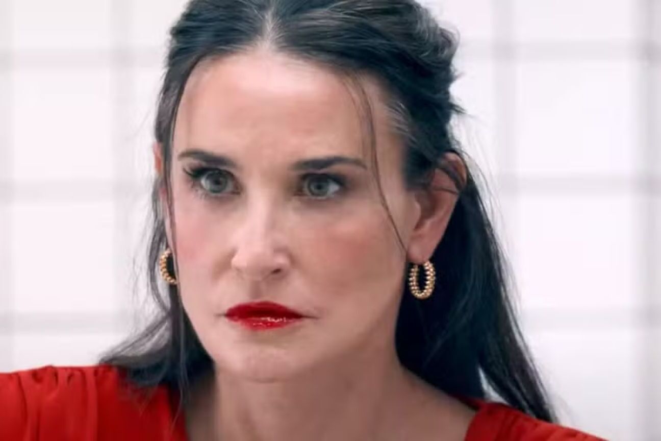 Demi Moore revela humilhação de produtor de Hollywood e luta contra transtorno alimentar