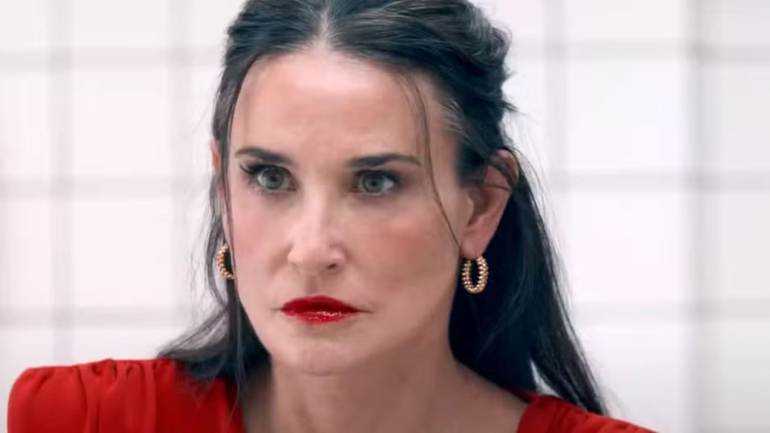 Demi Moore revela humilhação de produtor de Hollywood e luta contra transtorno alimentar