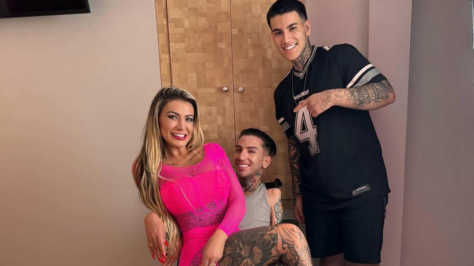 Andressa Urach fatura R$ 29 mil em 24 horas após lançar vídeo erótico com cadeirante