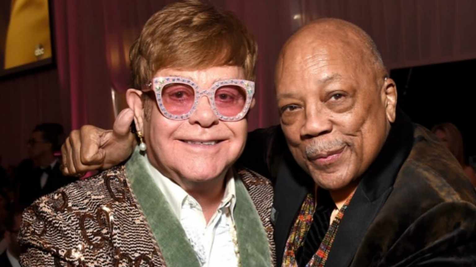 Elton John revela perda da visão de um olho após infecção