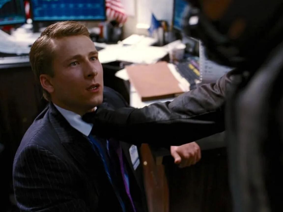 Glen Powell agradece Christopher Nolan por papel em O Cavaleiro das Trevas Ressurge