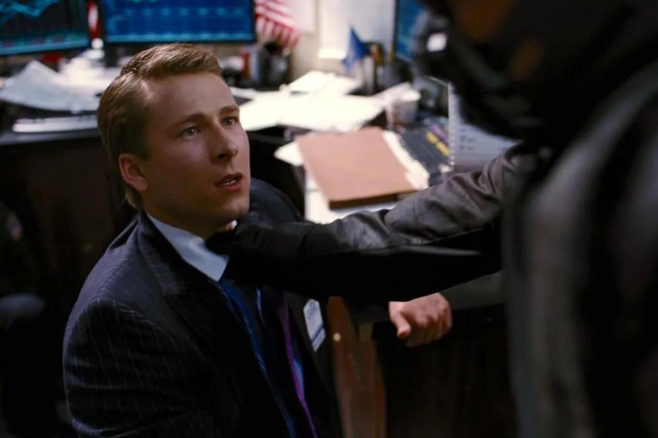 Glen Powell agradece Christopher Nolan por papel em O Cavaleiro das Trevas Ressurge