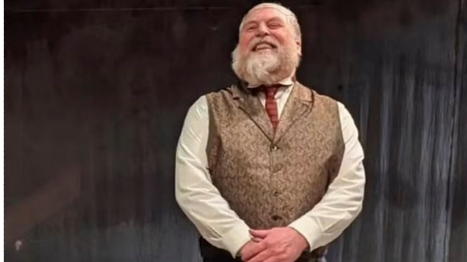 Ator Julien Arnold morre durante apresentação de Um Conto de Natal no Canadá