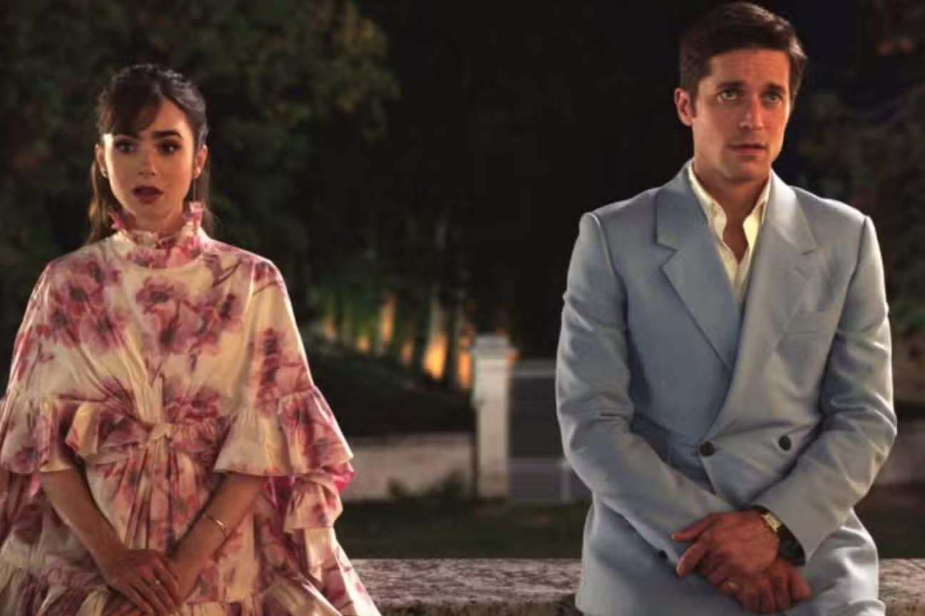 Lucas Bravo faz duras críticas ao roteiro de 'Emily em Paris' e gera desconforto no set