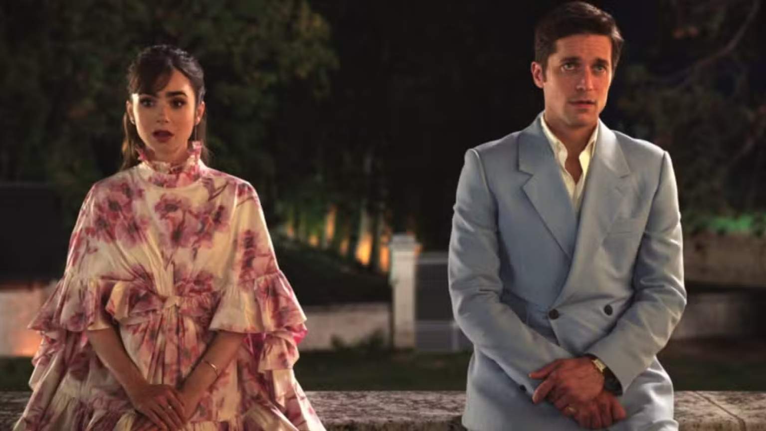 Lucas Bravo faz duras críticas ao roteiro de 'Emily em Paris' e gera desconforto no set