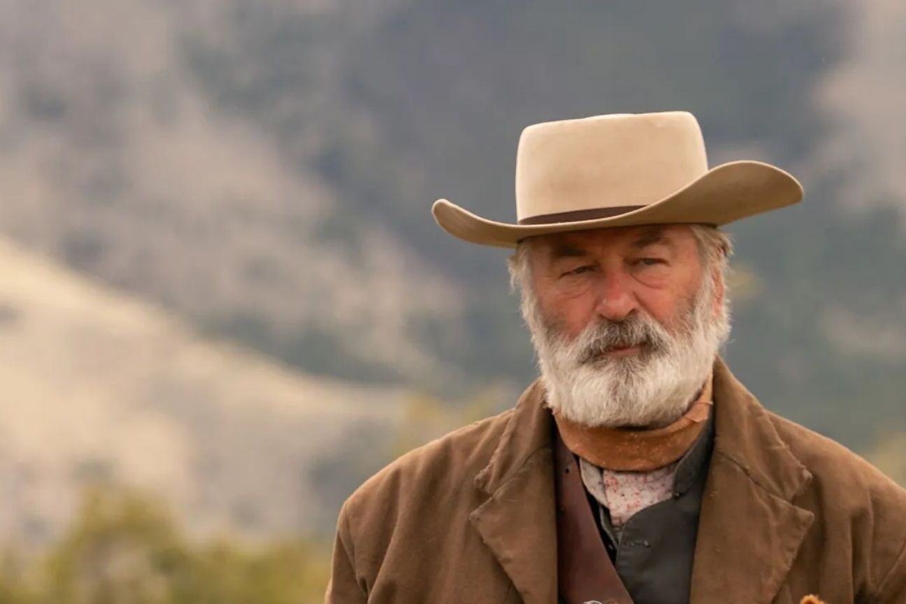 Rust estreia após morte de Halyna Hutchins; Alec Baldwin reflete sobre retorno ao filme