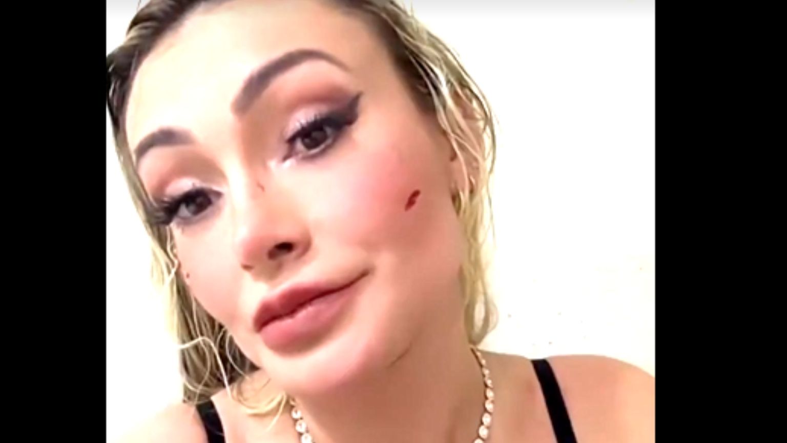 Andressa Urach vai parar no hospital após briga com Juju Ferrari em festa