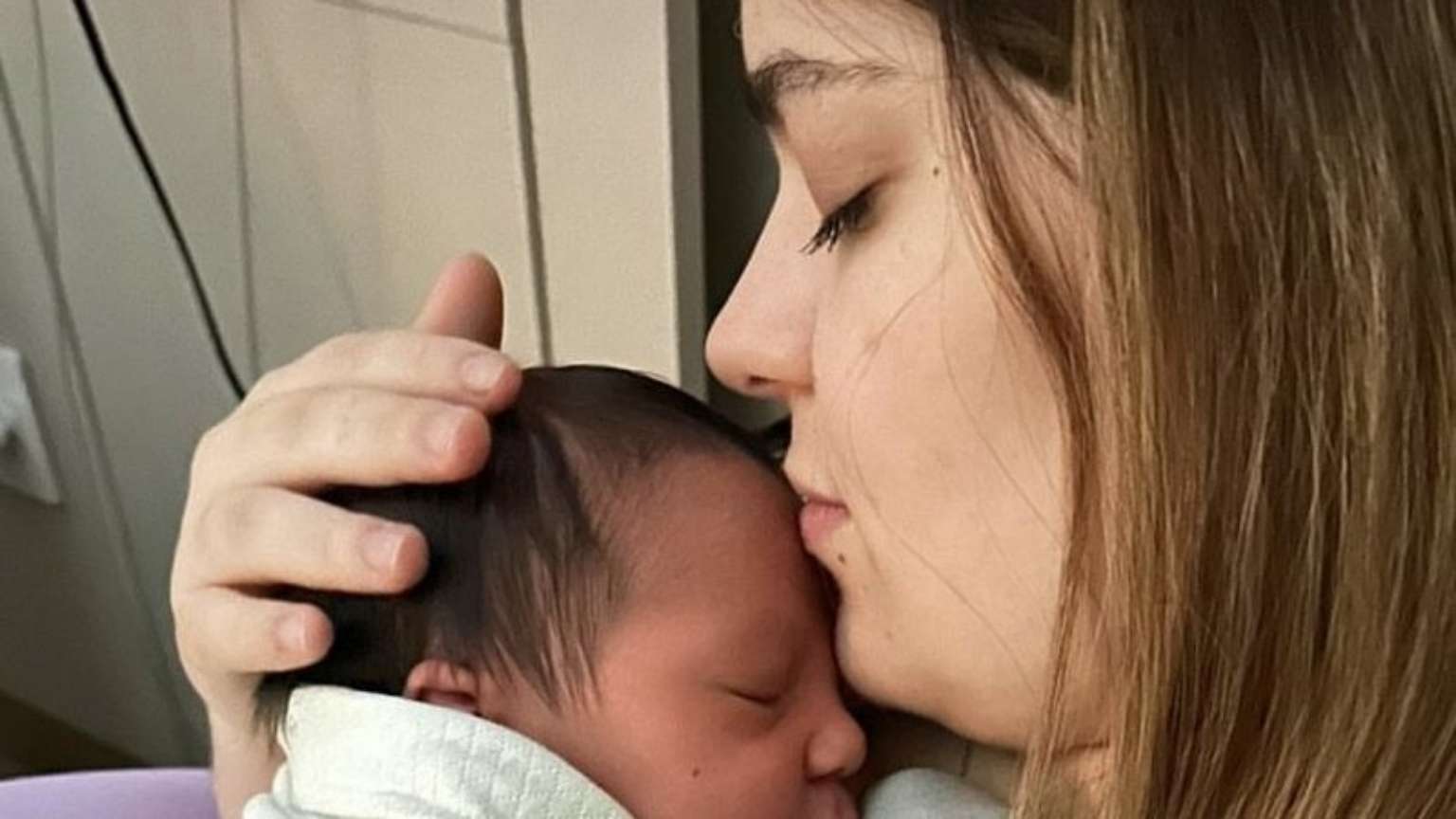 Viih Tube deixa UTI e apresenta filho Ravi: saúde em recuperação