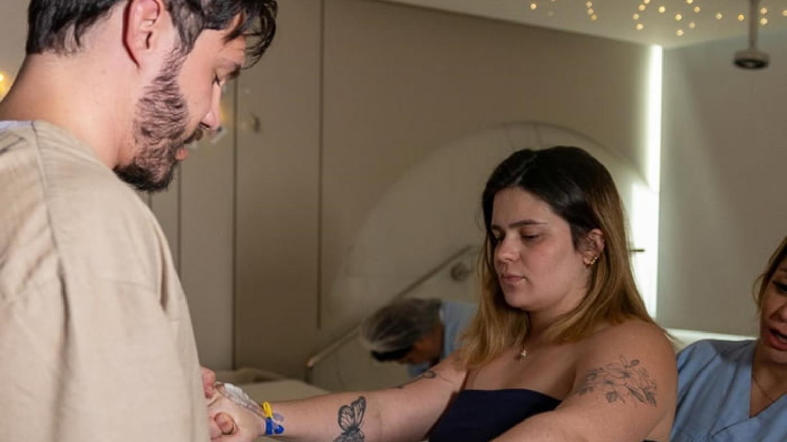 Parto de Ravi teve momentos tensos, diz Viih Tube