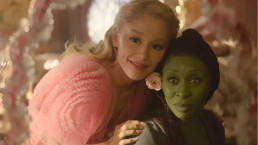 Ariana Grande acredita que Glinda, de Wicked, é gay: 'nunca saberemos'