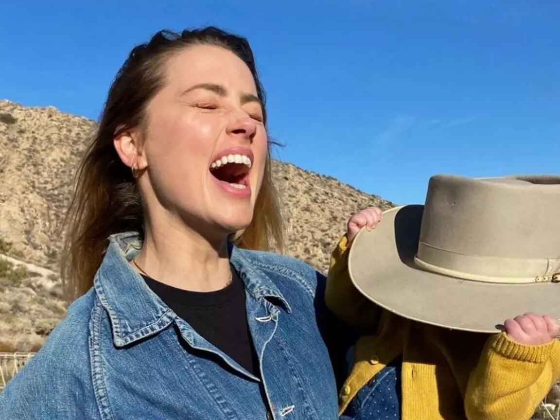 Amber Heard anuncia gravidez do segundo filho e celebra nova fase na Espanha