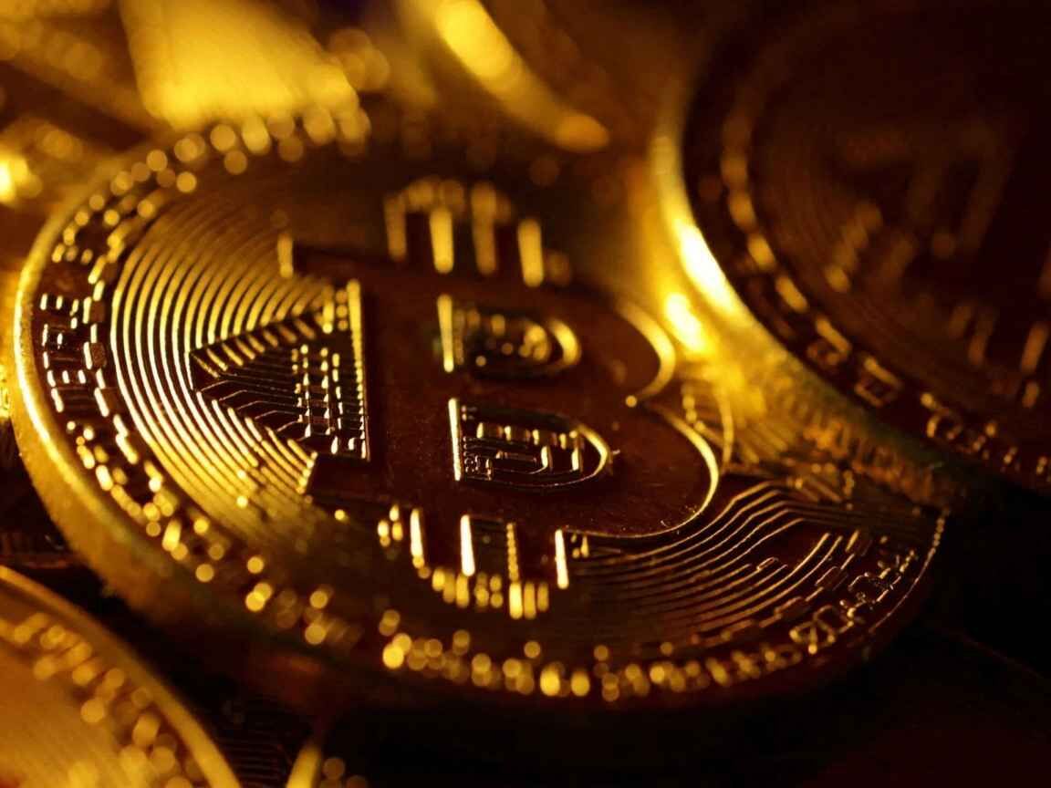 Bitcoin atinge US$ 100 mil e alcança novo recorde histórico