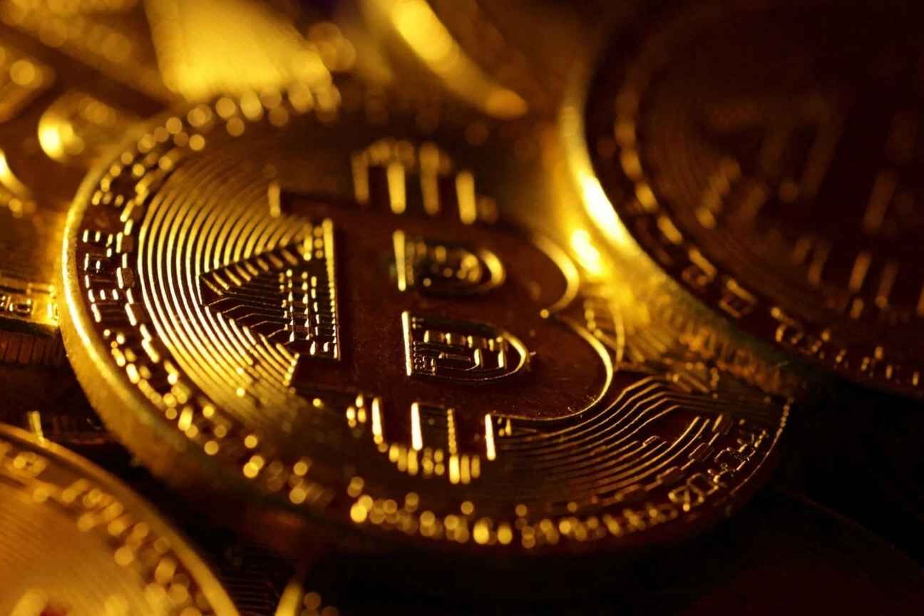 Bitcoin atinge US$ 100 mil e alcança novo recorde histórico