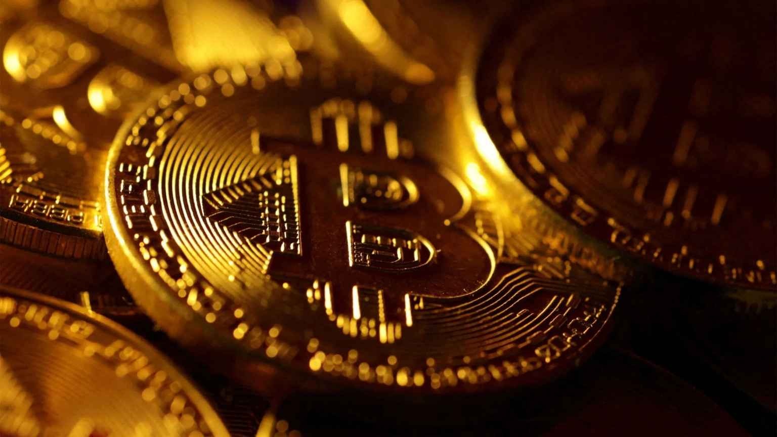 Bitcoin atinge US$ 100 mil e alcança novo recorde histórico