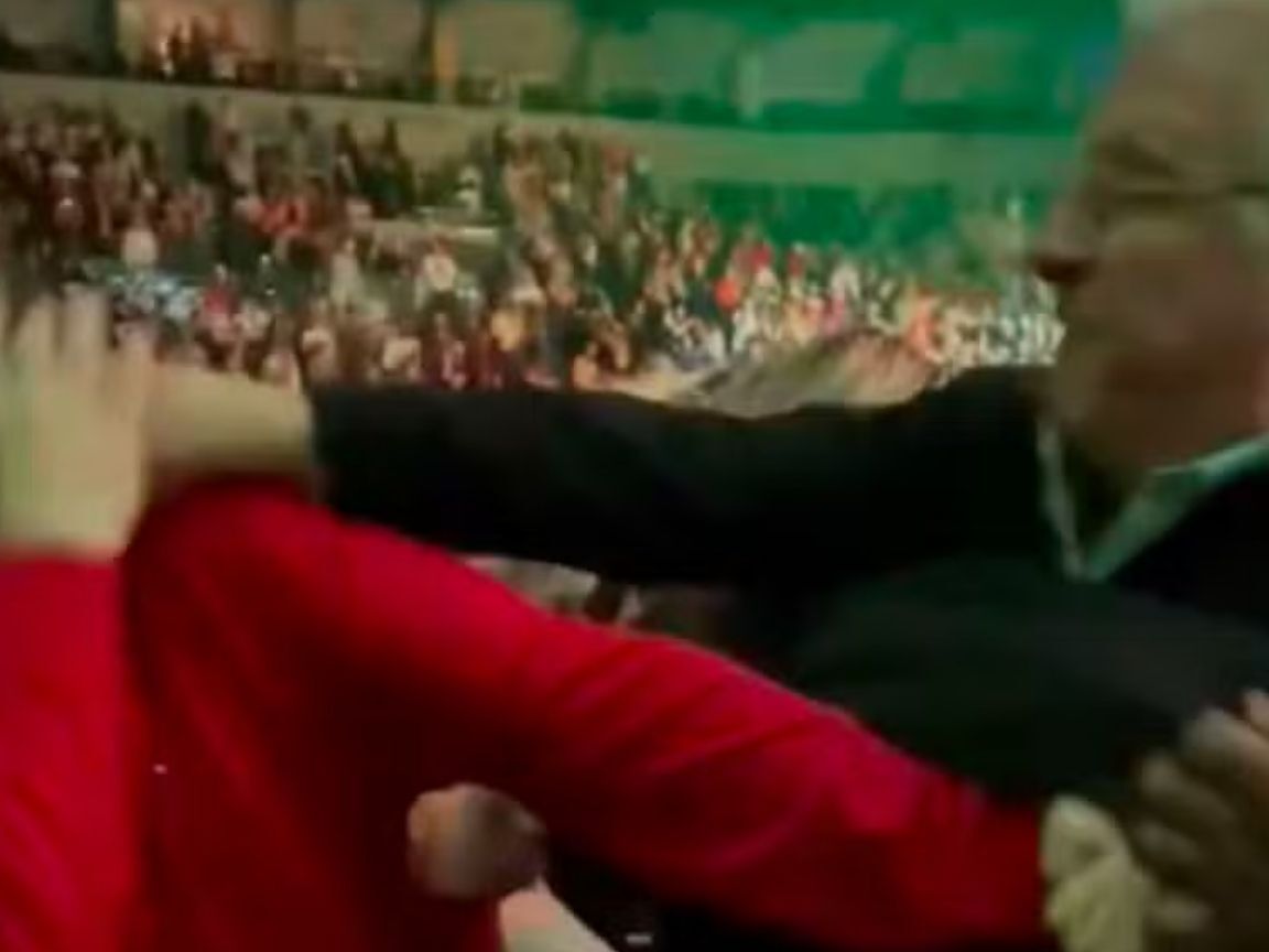 Briga durante show da turnê natalina de Mariah Carey viraliza nas redes sociais