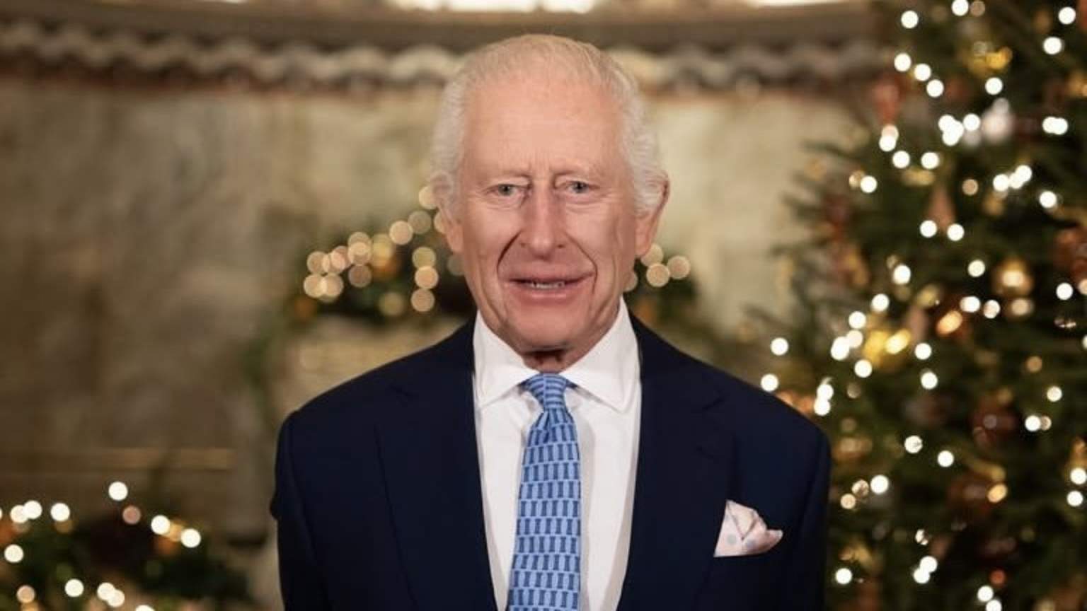 Rei Charles III quebra protocolo ao gravar mensagem de Natal
