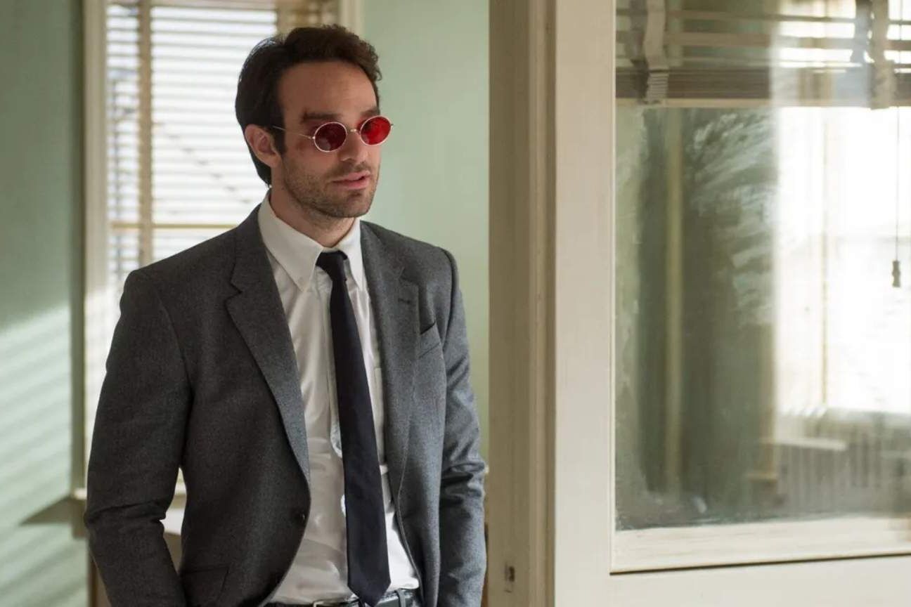 Charlie Cox diz que nova série do Demolidor é tão sombria quanto a original