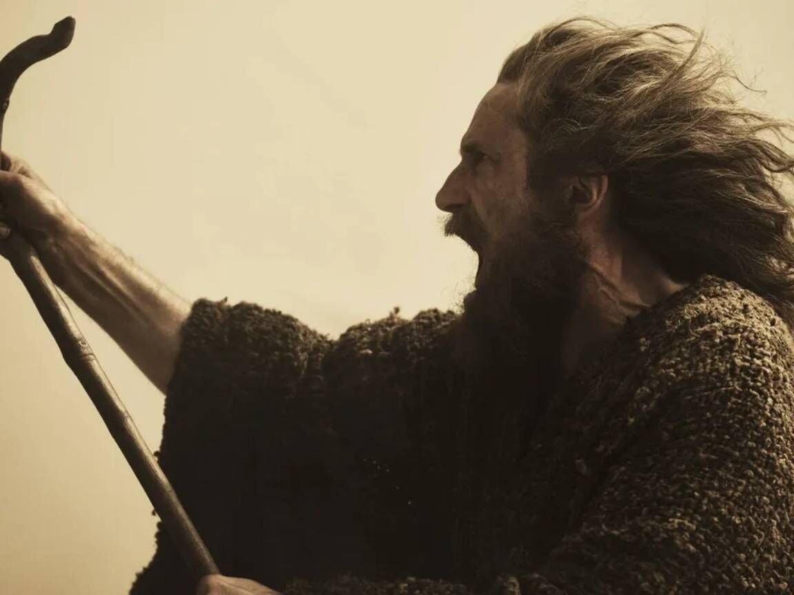 Criadores explicam motivo da demora em revelar Gandalf em Os Anéis do Poder