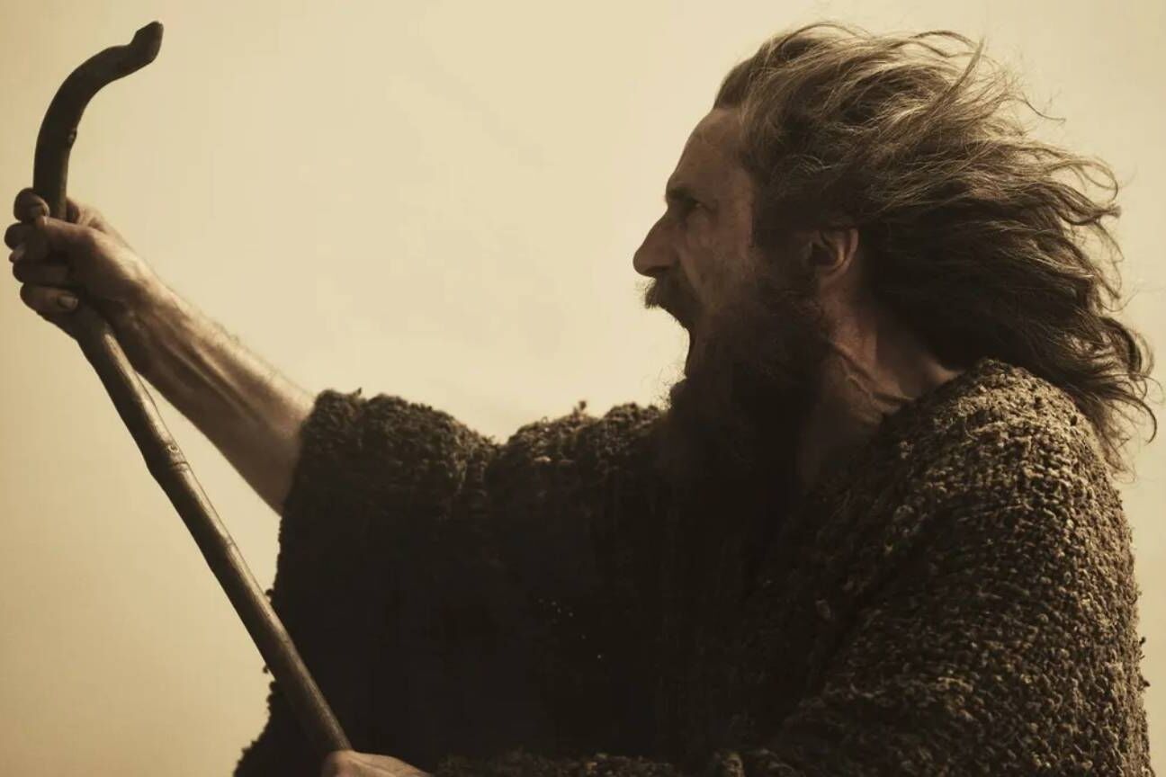 Criadores explicam motivo da demora em revelar Gandalf em Os Anéis do Poder