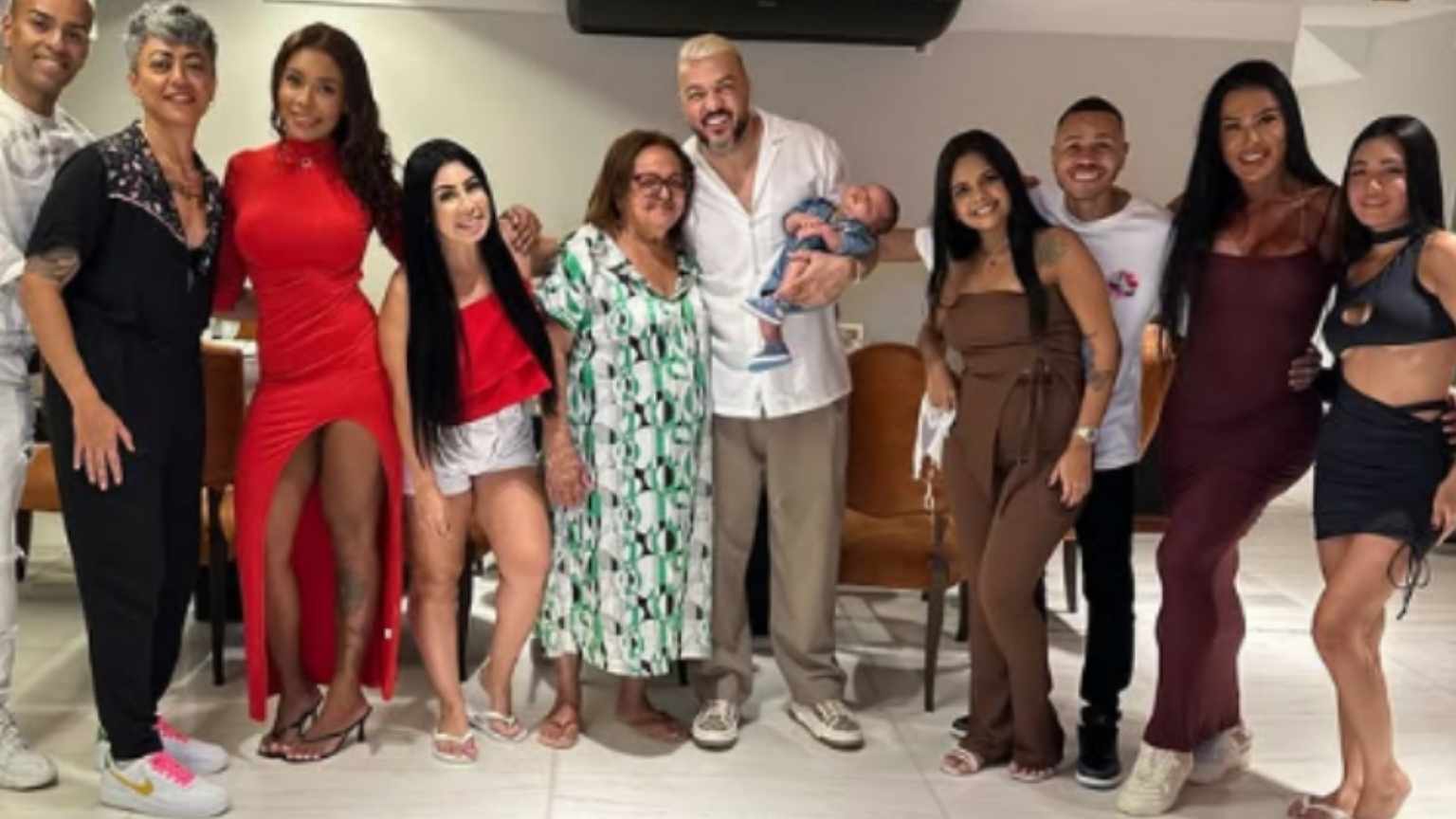 Belo e Gracyanne Barbosa celebram Natal juntos, apesar do divórcio após 16 anos de casamento