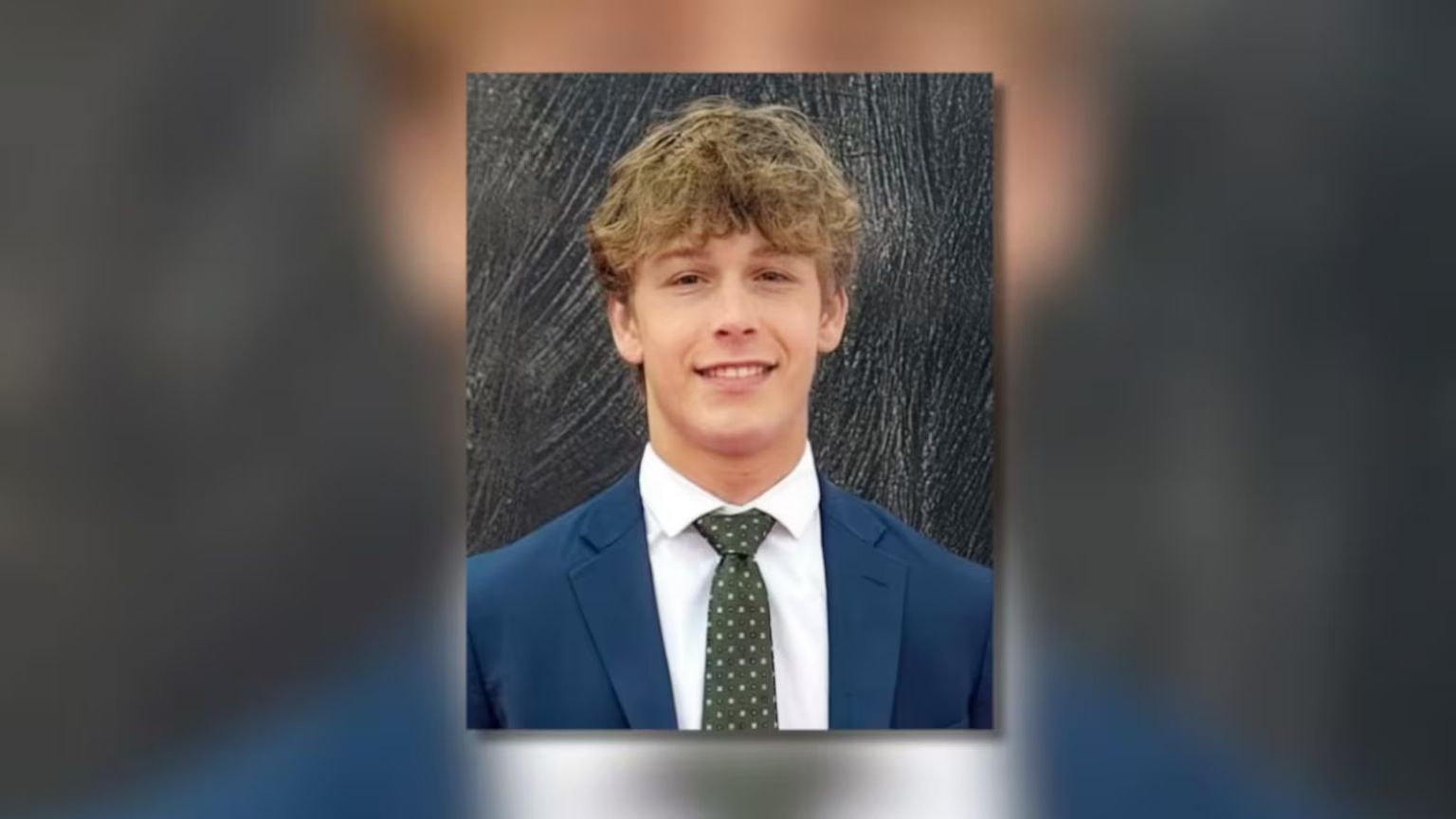 Ator de Baby Driver morre aos 16 anos após acidente de carro