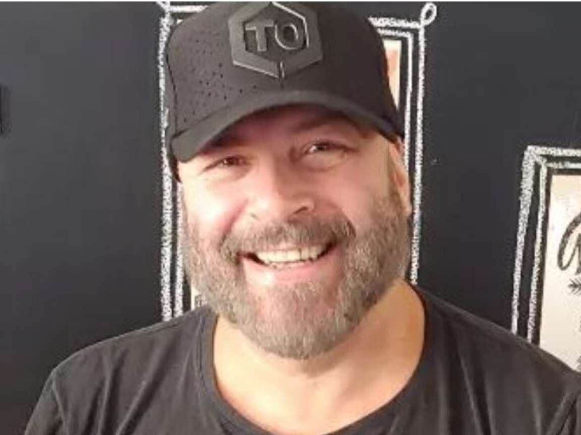 SBT renova plano de saúde de Mingau, baixista do Ultraje a Rigor, após polêmica sobre cancelamento