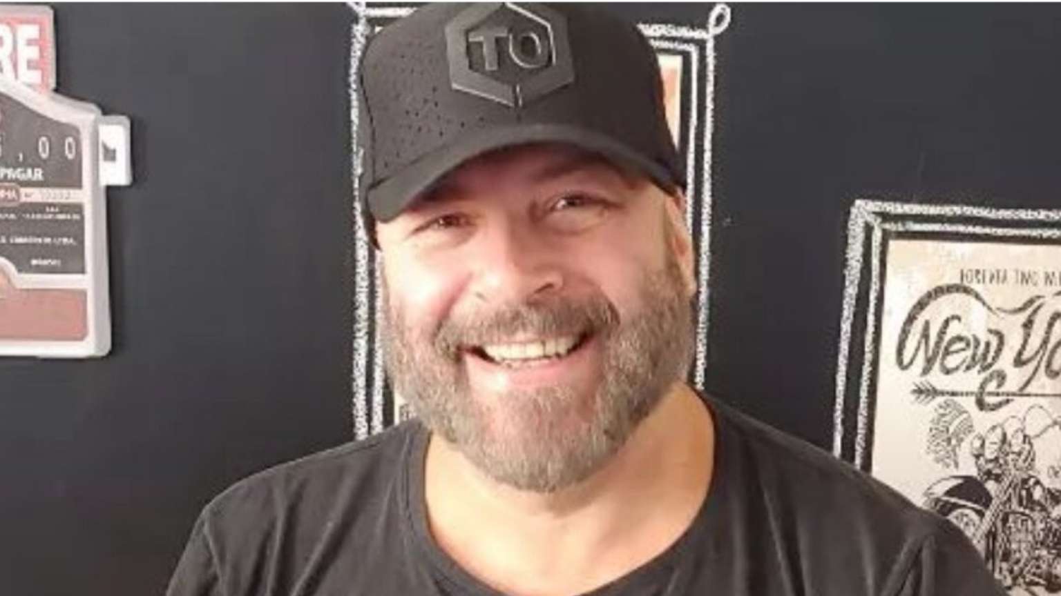 SBT renova plano de saúde de Mingau, baixista do Ultraje a Rigor, após polêmica sobre cancelamento