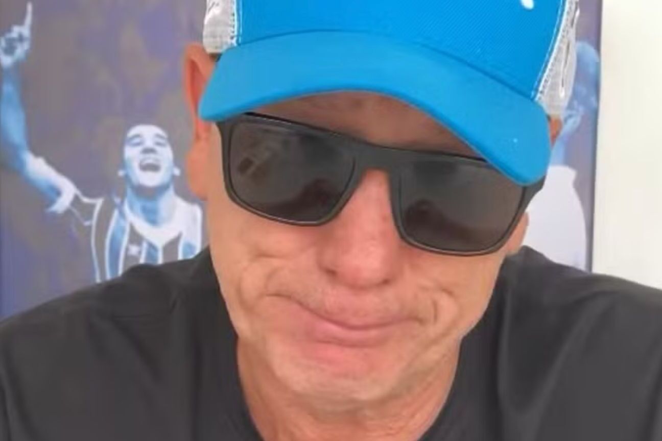 Renato Portaluppi deixa o Grêmio e se emociona em despedida