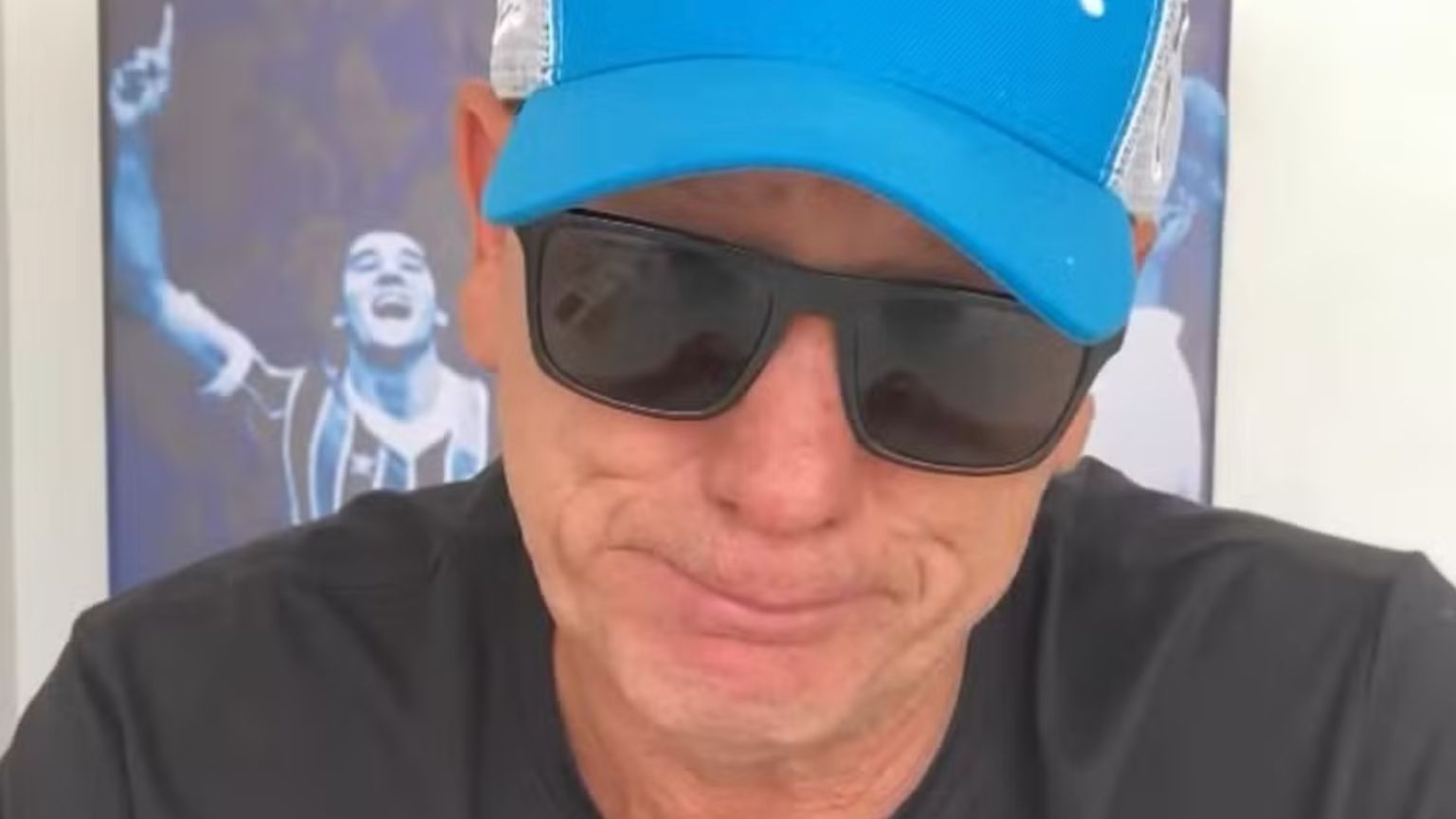 Renato Portaluppi deixa o Grêmio e se emociona em despedida