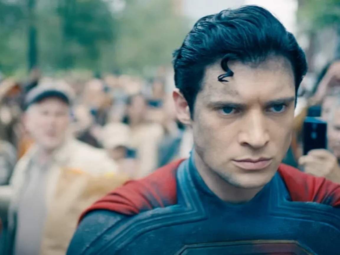 James Gunn diz que Superman será esperançoso, mas com momentos sombrios - assim como no trailer