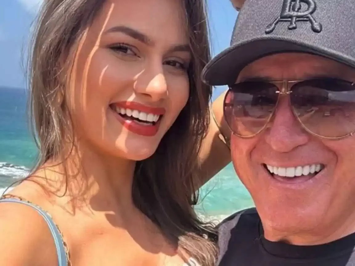 Amado Batista curte viagem romântica com a namorada, Calita Franciele, em Fernando de Noronha