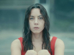 Aubrey Plaza faz primeira declaração após morte do marido, Jeff Baena