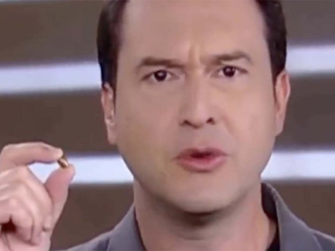 Eduardo Ribeiro, da Record, encontra bala perdida no quintal após réveillon