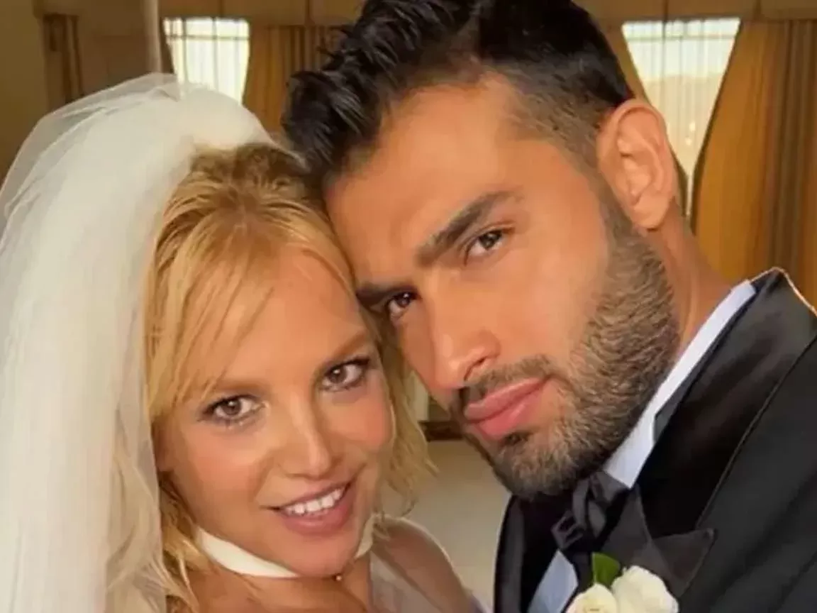 Sam Asghari fala sobre casamento com Britney Spears e a tutela da cantora: 'muito esquisito'
