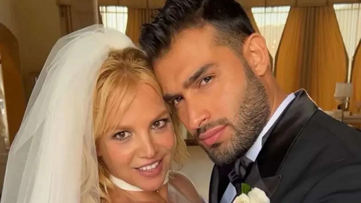 Sam Asghari fala sobre casamento com Britney Spears e a tutela da cantora: 'muito esquisito'