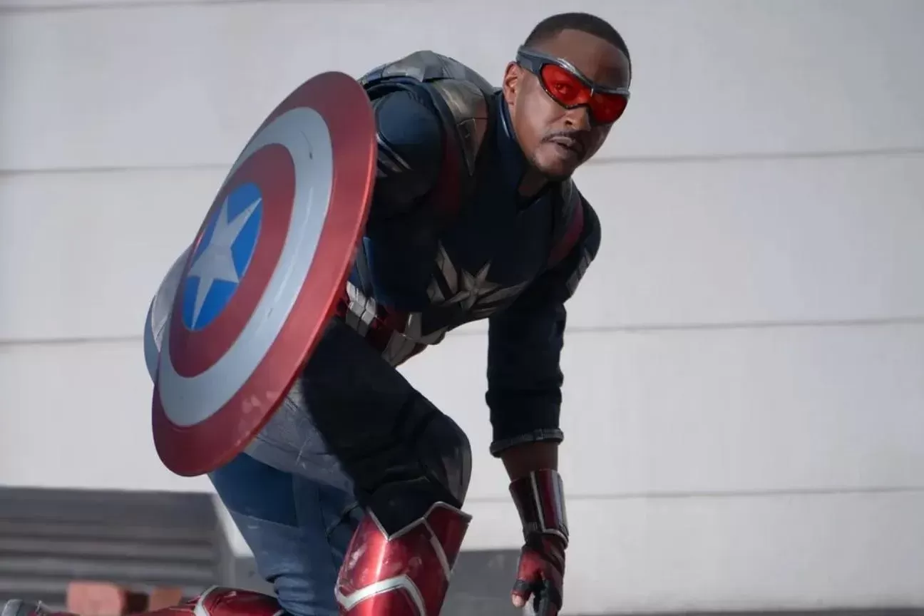Anthony Mackie ficou surpreso ao se tornar o novo Capitão América: 'achei que iam me matar'