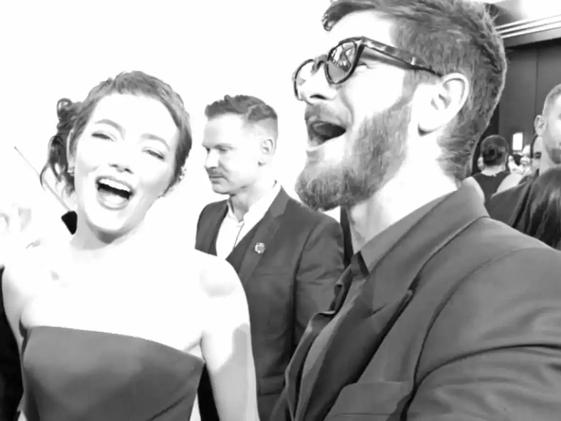 Reencontro de Emma Stone e Andrew Garfield nos bastidores do Globo de Ouro 2025 chama atenção