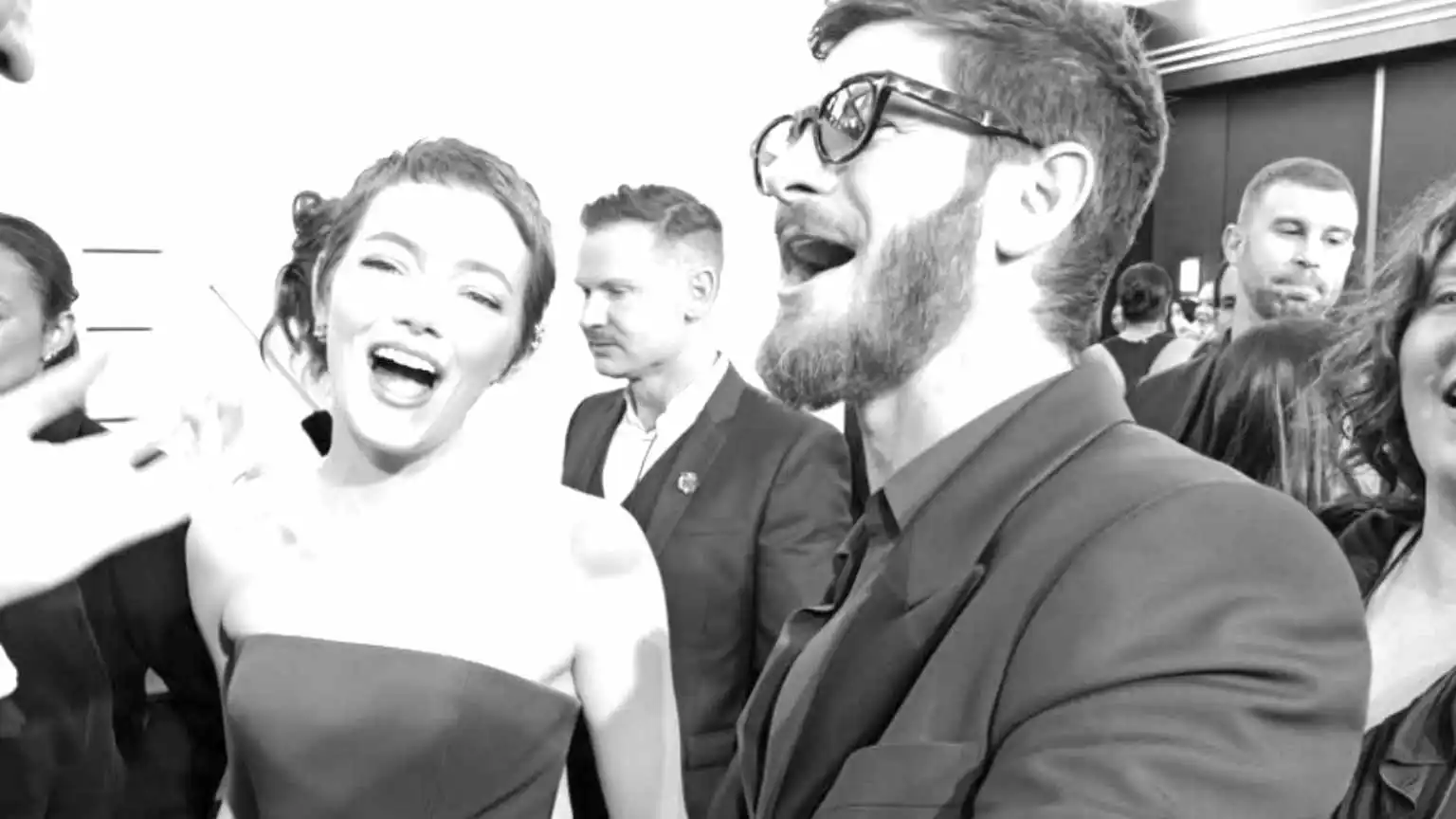 Reencontro de Emma Stone e Andrew Garfield nos bastidores do Globo de Ouro 2025 chama atenção