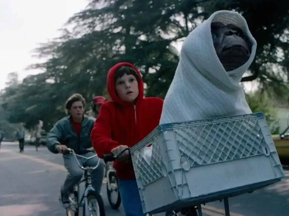 Spielberg reflete sobre decisão de não fazer sequência de E.T.: 'uma vitória em uma luta difícil'