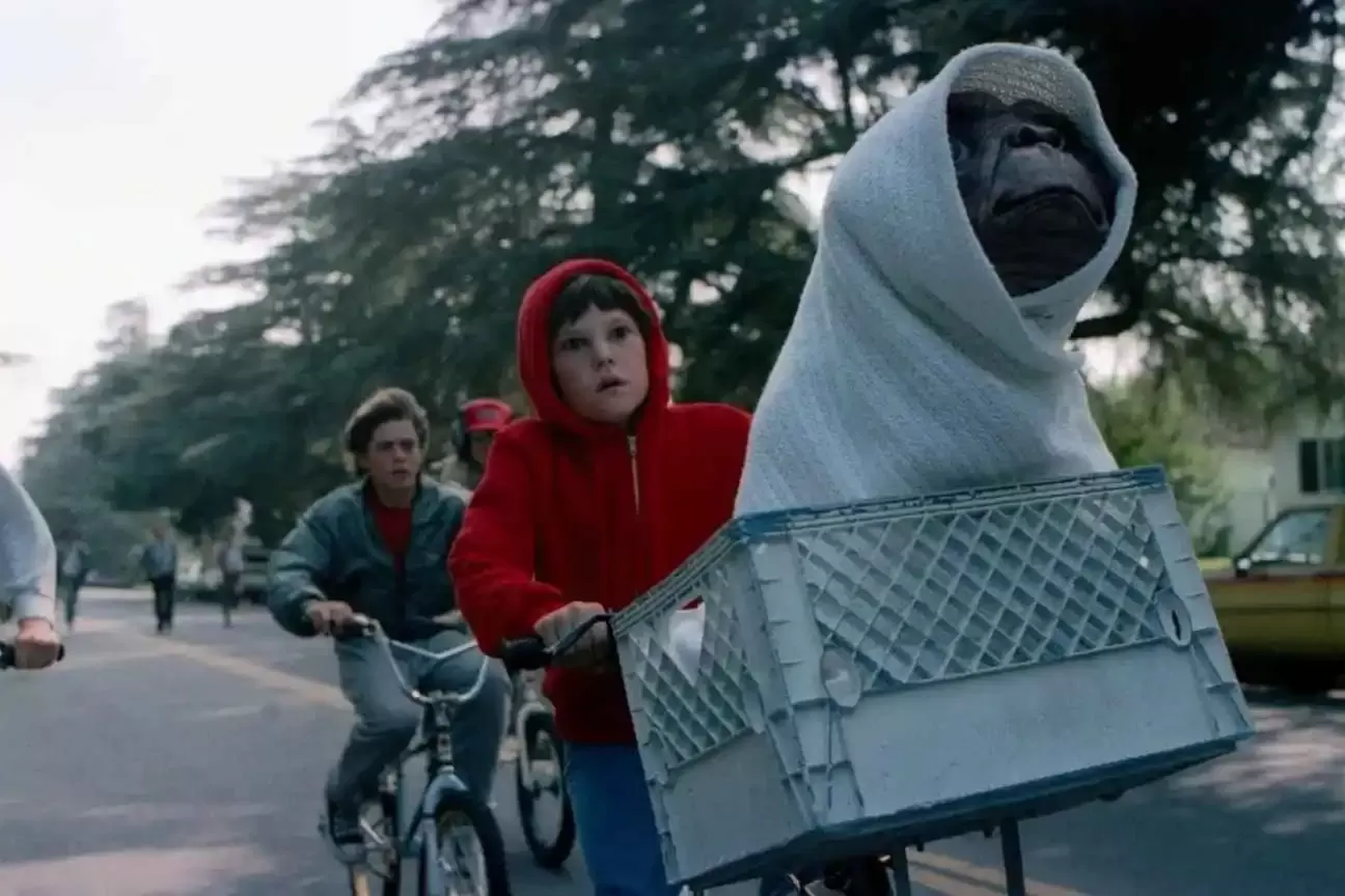 Spielberg reflete sobre decisão de não fazer sequência de E.T.: 'uma vitória em uma luta difícil'