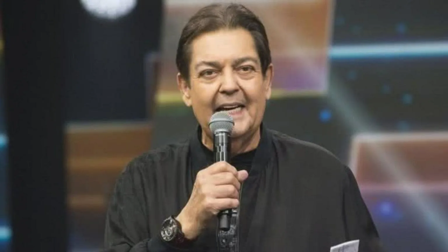 Faustão recebe alta hospitalar e se recupera em casa após tratamento de infecção