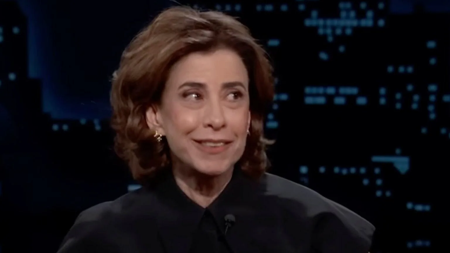 Fernanda Torres brilha no Jimmy Kimmel Live! e revela perrengues com seu Globo de Ouro