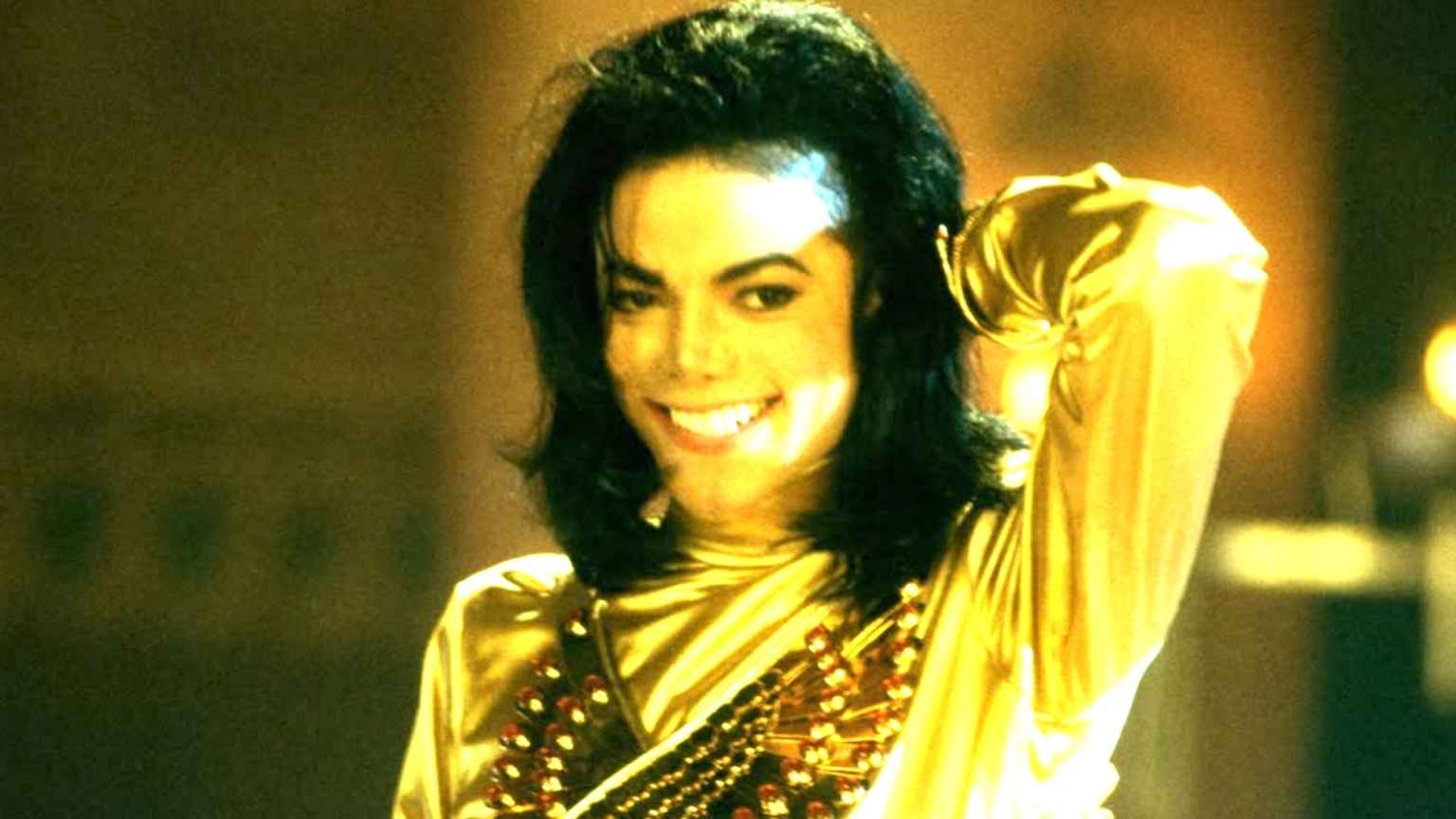 Filme sobre Michael Jackson enfrenta problemas legais e pode ser adiado por causa de refilmagens