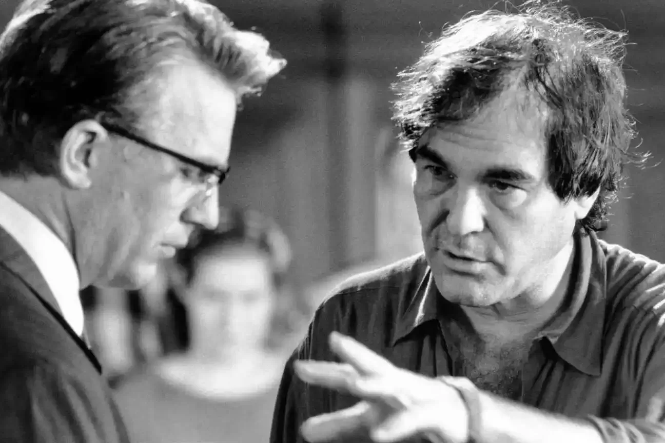 Oliver Stone elogia Trump por liberar arquivos sobre assassinato de Kennedy